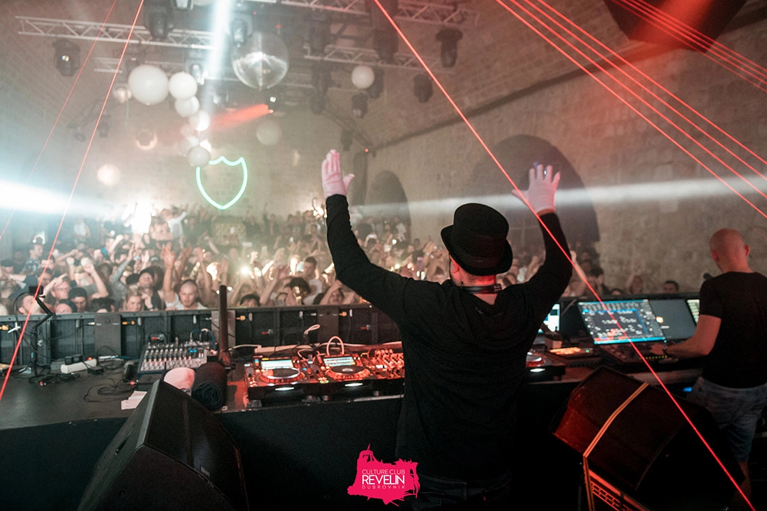Claptone
