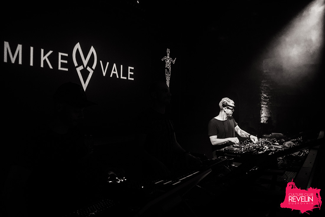 Mike Vale at Revelin stage