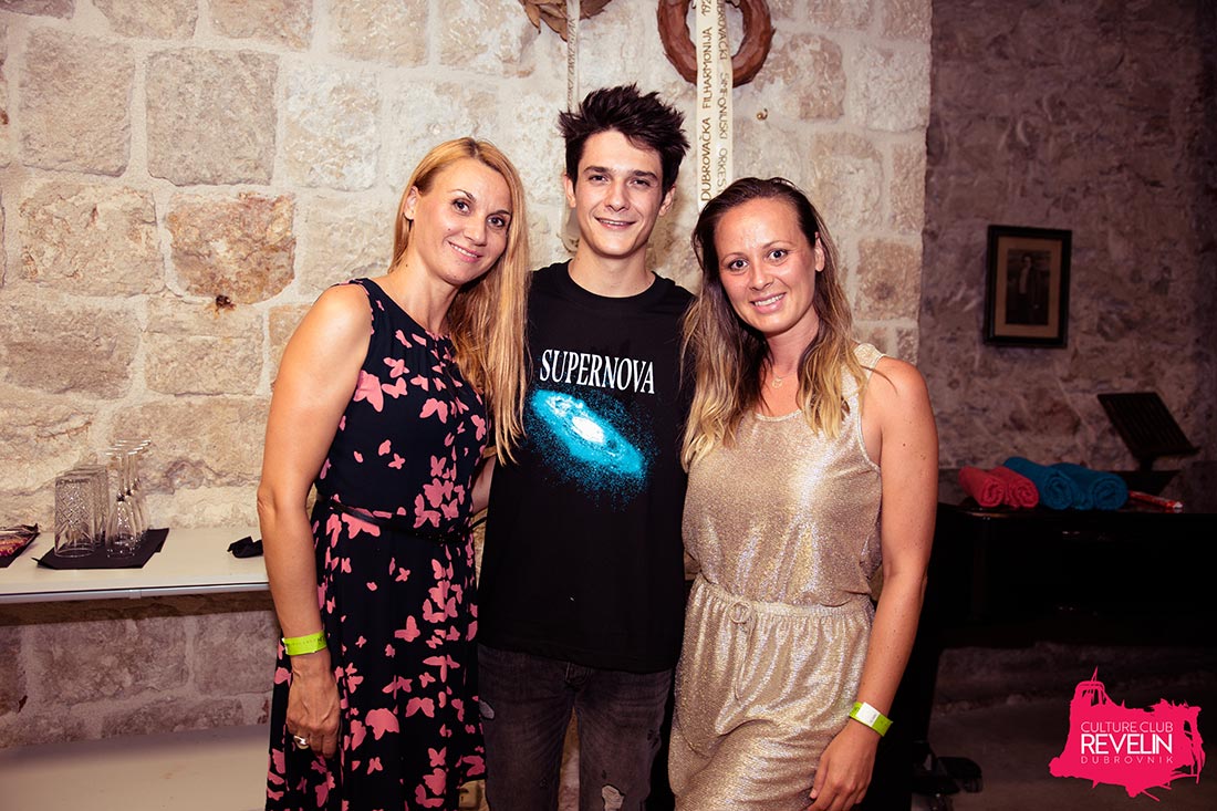 photo with Kungs
