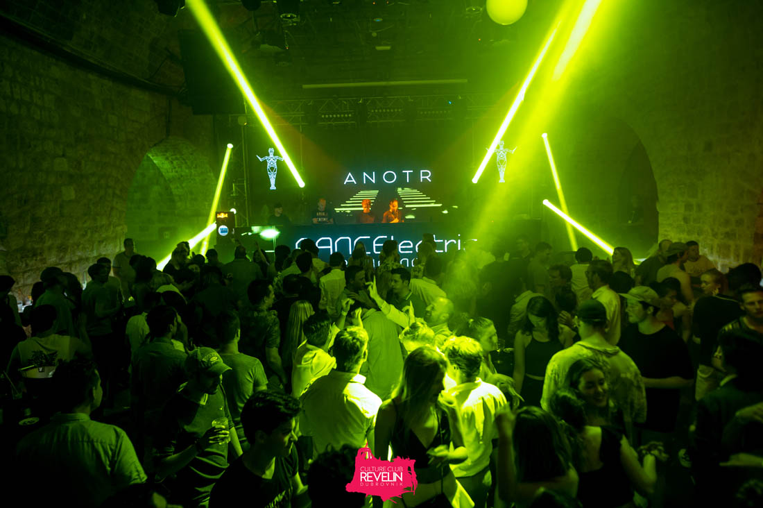 club atmosphere for Anotr show at DancElectric Residency in Revelin
